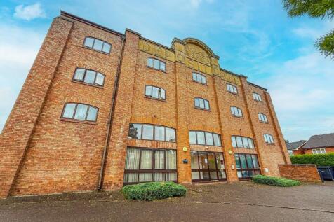 Hatchers Court, Kingston Road, Taunton. 2 bed apartment for sale