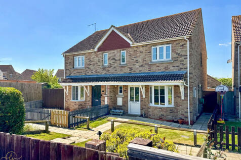 3 bedroom semi-detached house for sale