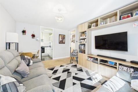 Robin Hood Close, Farnborough... 1 bed apartment for sale