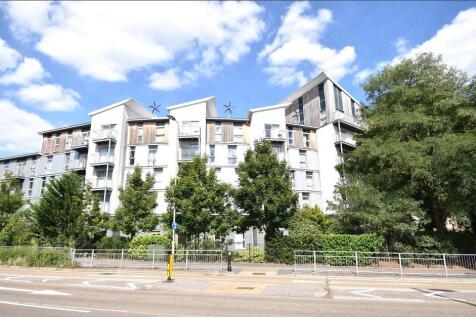 Coombe Way, Farnborough, Hampshire, GU14 2 bed apartment for sale