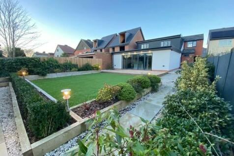 6 bedroom detached house for sale