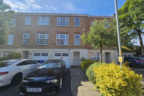3 bedroom town house for sale