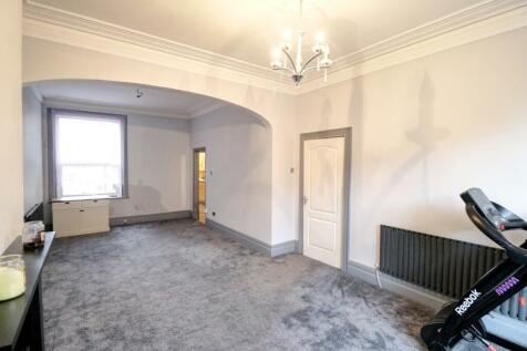 6 bedroom terraced house for sale