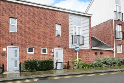 3 bedroom town house for sale