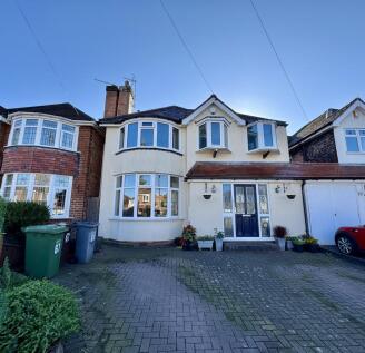 4 bedroom link detached house for sale