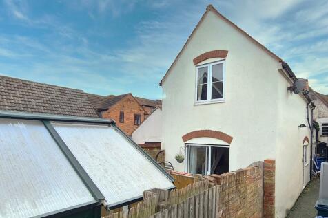 2 bedroom semi-detached house for sale