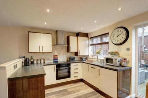 2 bedroom semi-detached house for sale