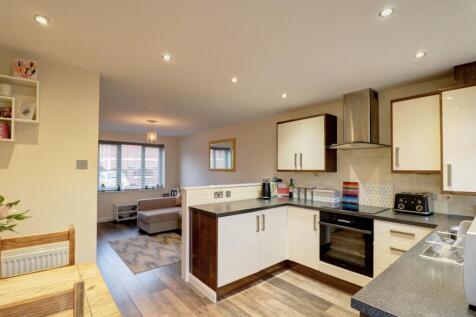 2 bedroom semi-detached house for sale