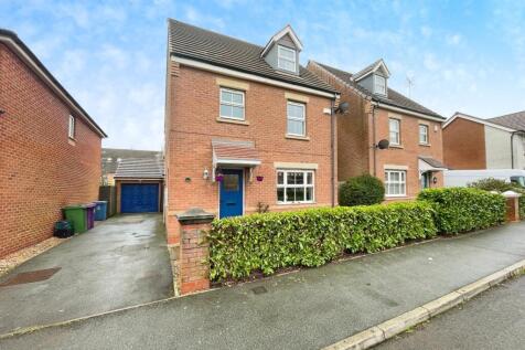 4 bedroom detached house for sale