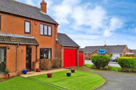 3 bedroom semi-detached house for sale