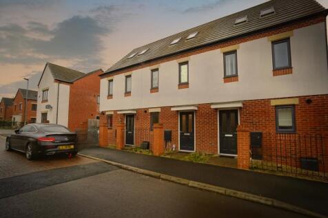 3 bedroom town house for sale