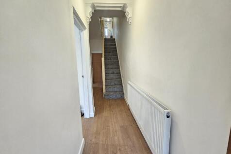 4 bedroom end of terrace house for sale