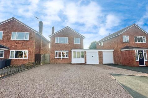 3 bedroom link detached house for sale