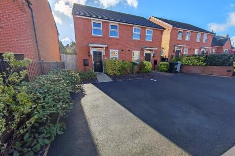 2 bedroom semi-detached house for sale
