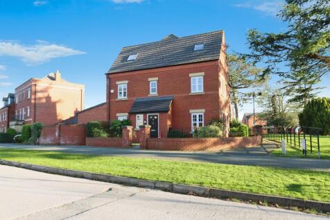 4 bedroom semi-detached house for sale