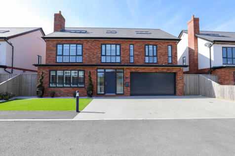 5 bedroom detached house for sale