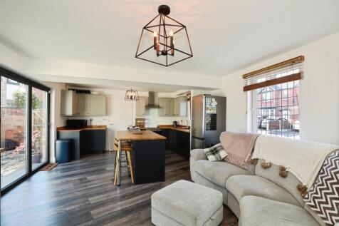 3 bedroom end of terrace house for sale