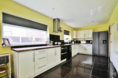 4 bedroom semi-detached house for sale