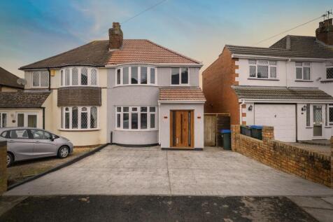 3 bedroom semi-detached house for sale