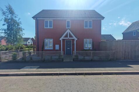 3 bedroom link detached house for sale