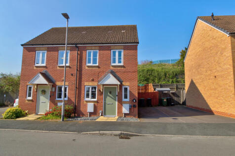 2 bedroom semi-detached house for sale