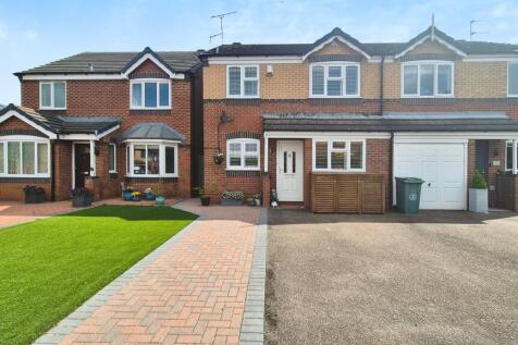 3 bedroom semi-detached house for sale