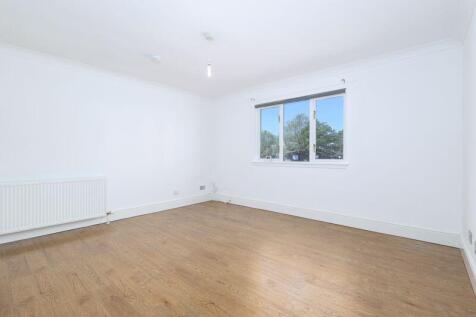 3 bedroom flat for sale