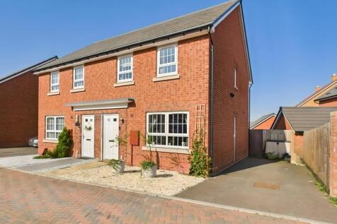 3 bedroom semi-detached house for sale