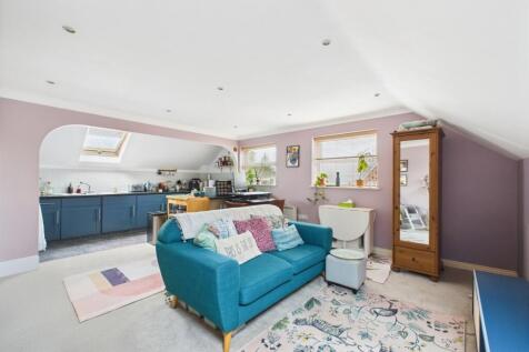 Brooklands House, Leighton Road... 2 bed flat for sale