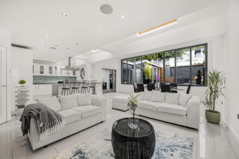 Hartfield Crescent, West Wickham, BR4 5 bed detached house for sale