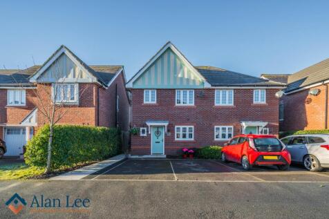 Silk Rose Drive, Macclesfield, SK11 7HR 3 bed semi