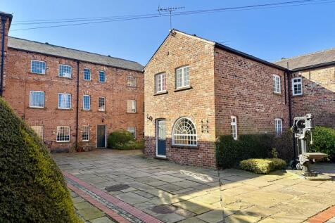 Regents Court, Catherine Street... 2 bed flat for sale
