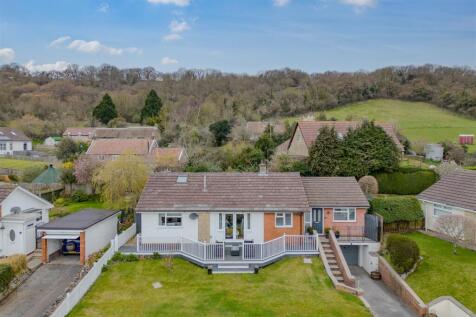 Family home in much admired village... 4 bed detached bungalow for sale