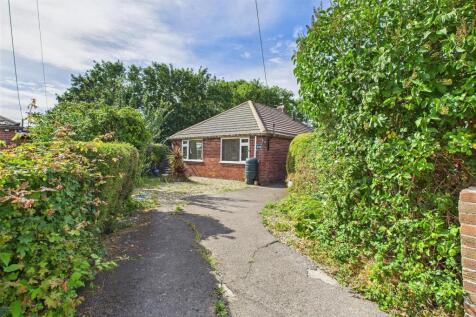 Detached Bungalow in Central Clevedon 2 bed detached bungalow for sale