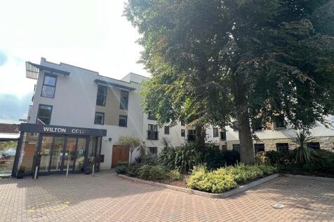 Wilton Court, Southbank Road, Kenilworth 1 bed apartment for sale