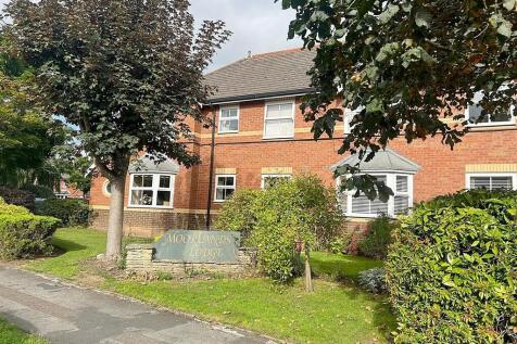 Moorlands Lodge, Moorlands Avenue... 2 bed apartment for sale