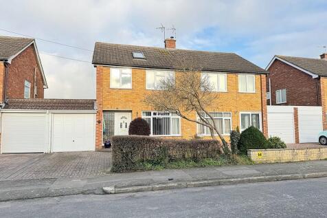 4 bedroom semi-detached house for sale