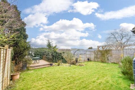 4 bedroom link detached house for sale