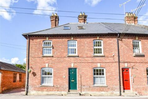 4 bedroom end of terrace house for sale