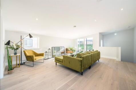London SE27 2 bed maisonette for sale