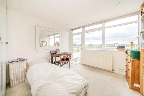 Palace Road, London SW2 1 bed flat for sale