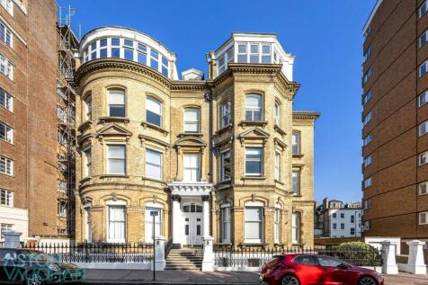 Grand Avenue, Hove BN3 2 bed apartment for sale