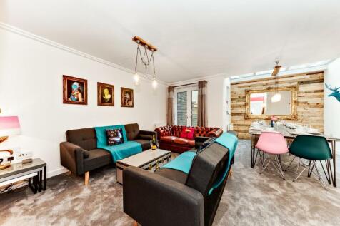 4 bedroom terraced house for sale