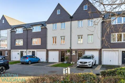 Fairlight Court, Pier Road... 3 bed townhouse for sale