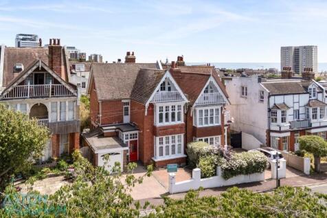 6 bedroom semi-detached house for sale