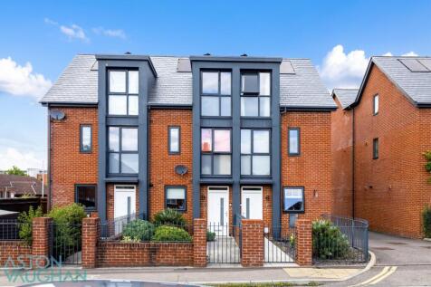 Station Road, Burgess Hill RH15 4 bed terraced house for sale