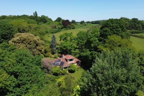 Taunton TA2 4 bed detached house for sale