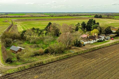 4 bedroom detached bungalow for sale