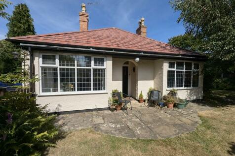 4 bedroom detached bungalow for sale