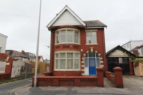 3 bedroom flat for sale